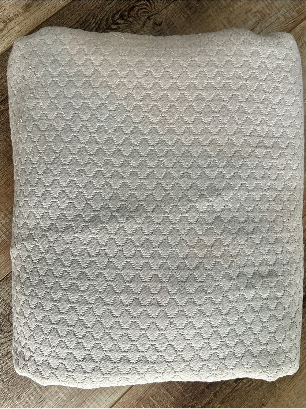 Calvin Klein Silver/Gray 100% Cotton Kind Comforter (Like New)